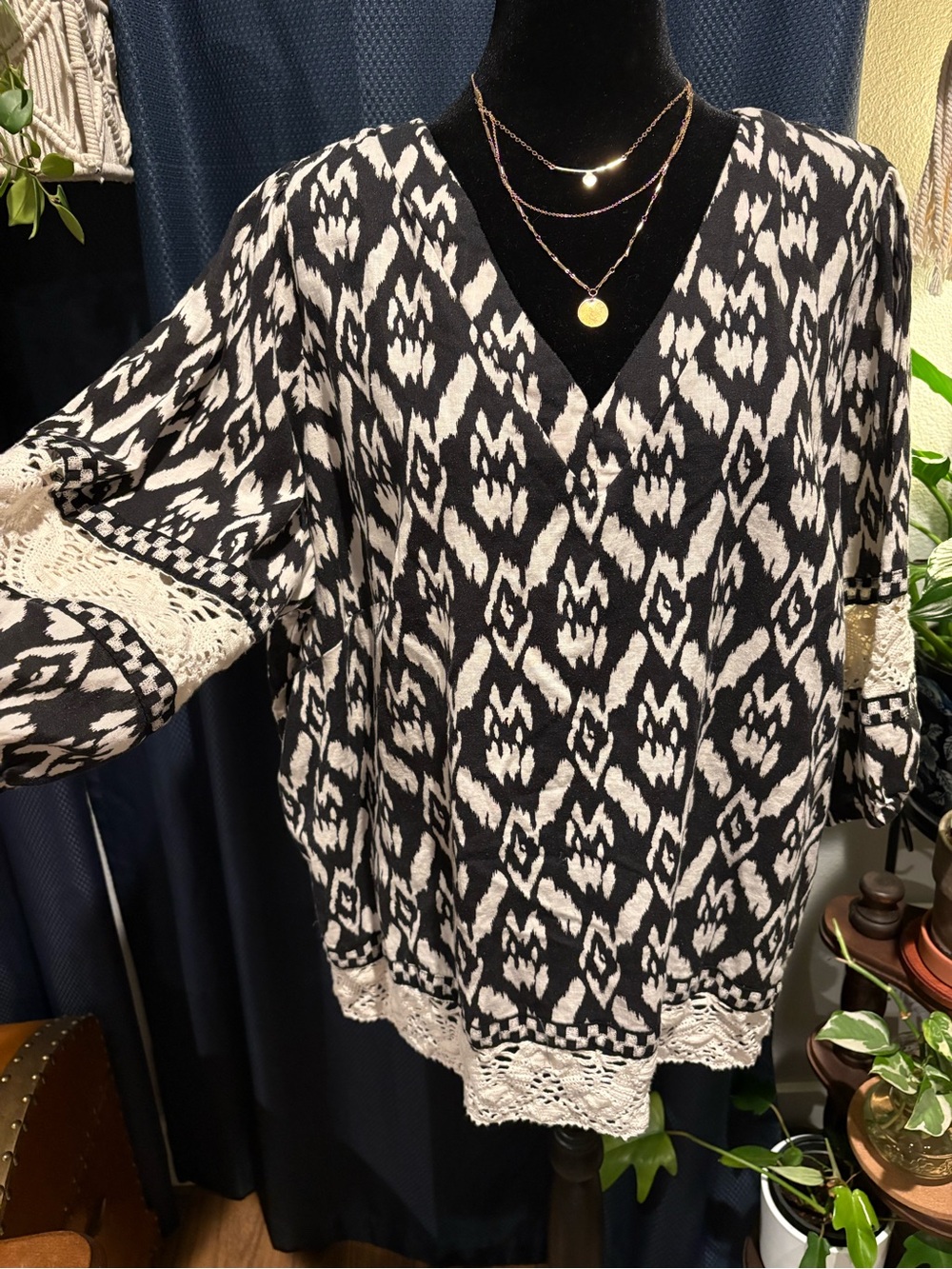 Cynthia Rowley Black & Ivory V-Neck Patterned Tunic with Lace Trim